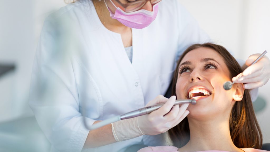 Te recomendamos cinco clínicas dentales en Rivas donde el trato humano, la formación de los profesionales y la calidad de los tratamientos hacen que ir al dentista no sea un drama… sino todo lo contrario.