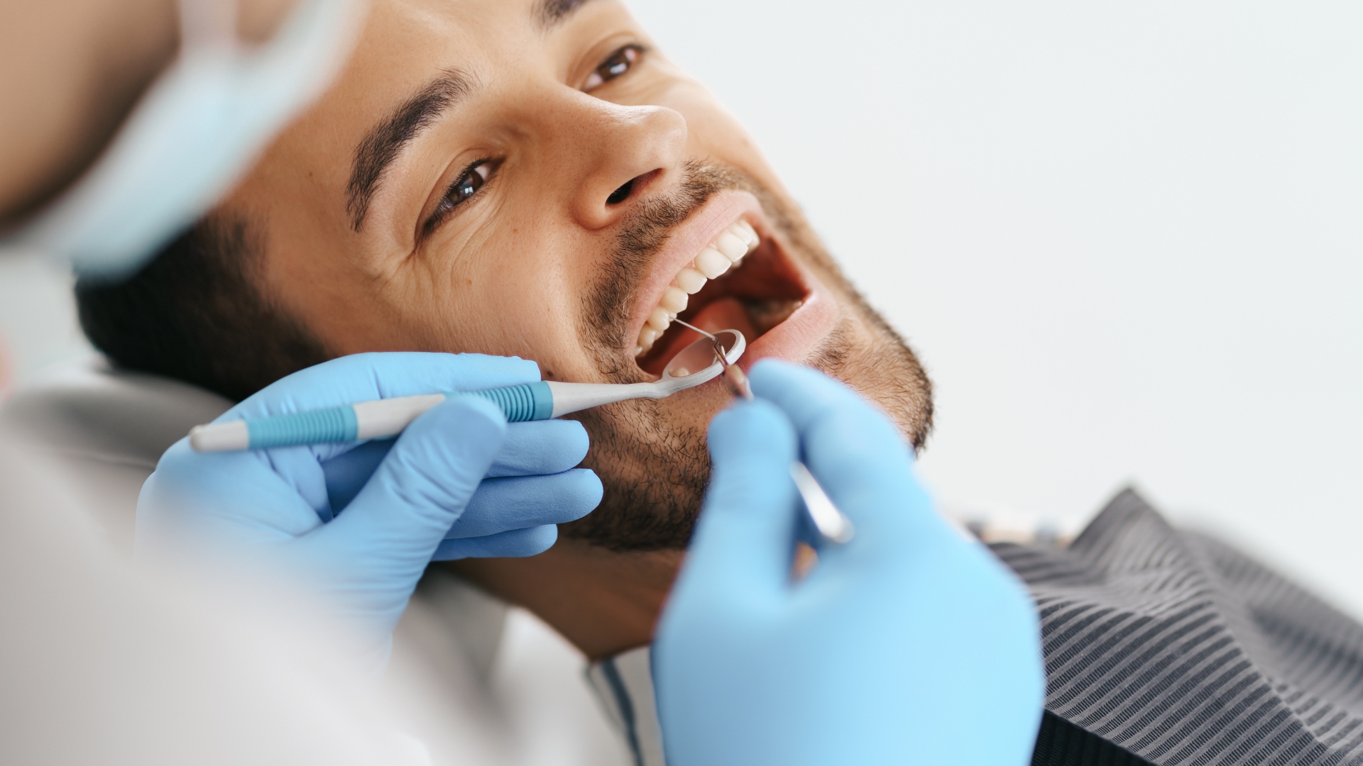 Te recomendamos cinco clínicas dentales en Rivas donde el trato humano, la formación de los profesionales y la calidad de los tratamientos hacen que ir al dentista no sea un drama… sino todo lo contrario.