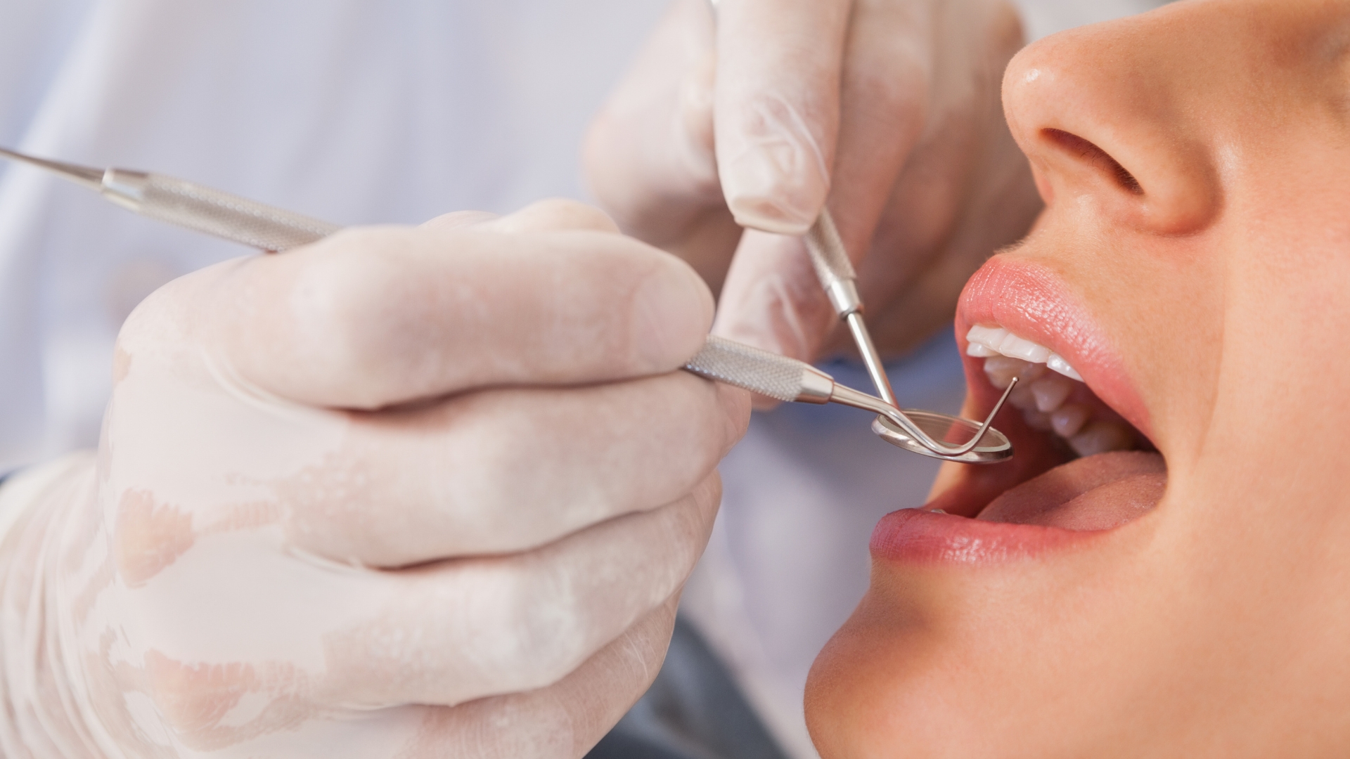 Te recomendamos cinco clínicas dentales en Rivas donde el trato humano, la formación de los profesionales y la calidad de los tratamientos hacen que ir al dentista no sea un drama… sino todo lo contrario.